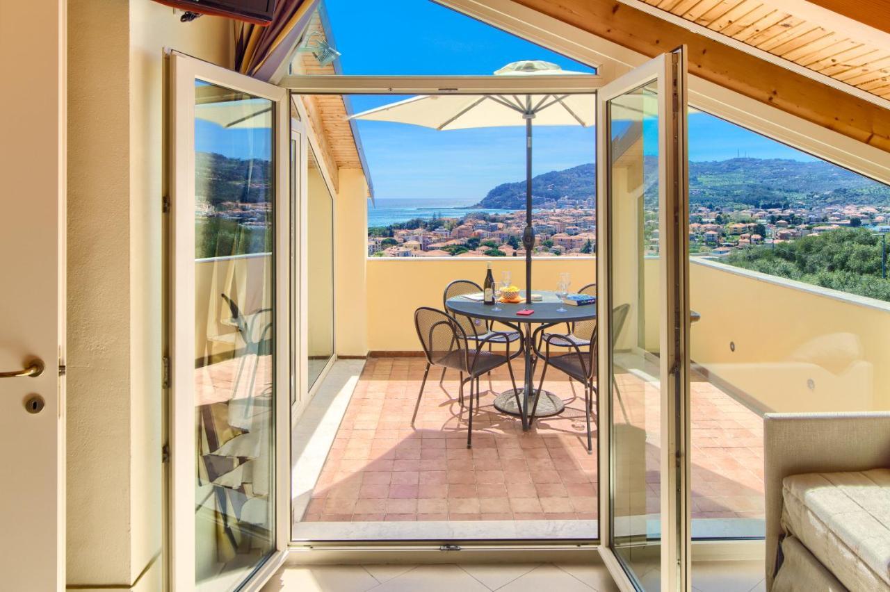 Appartamenti Villa Il Poggiolo Diano Marina Buitenkant foto
