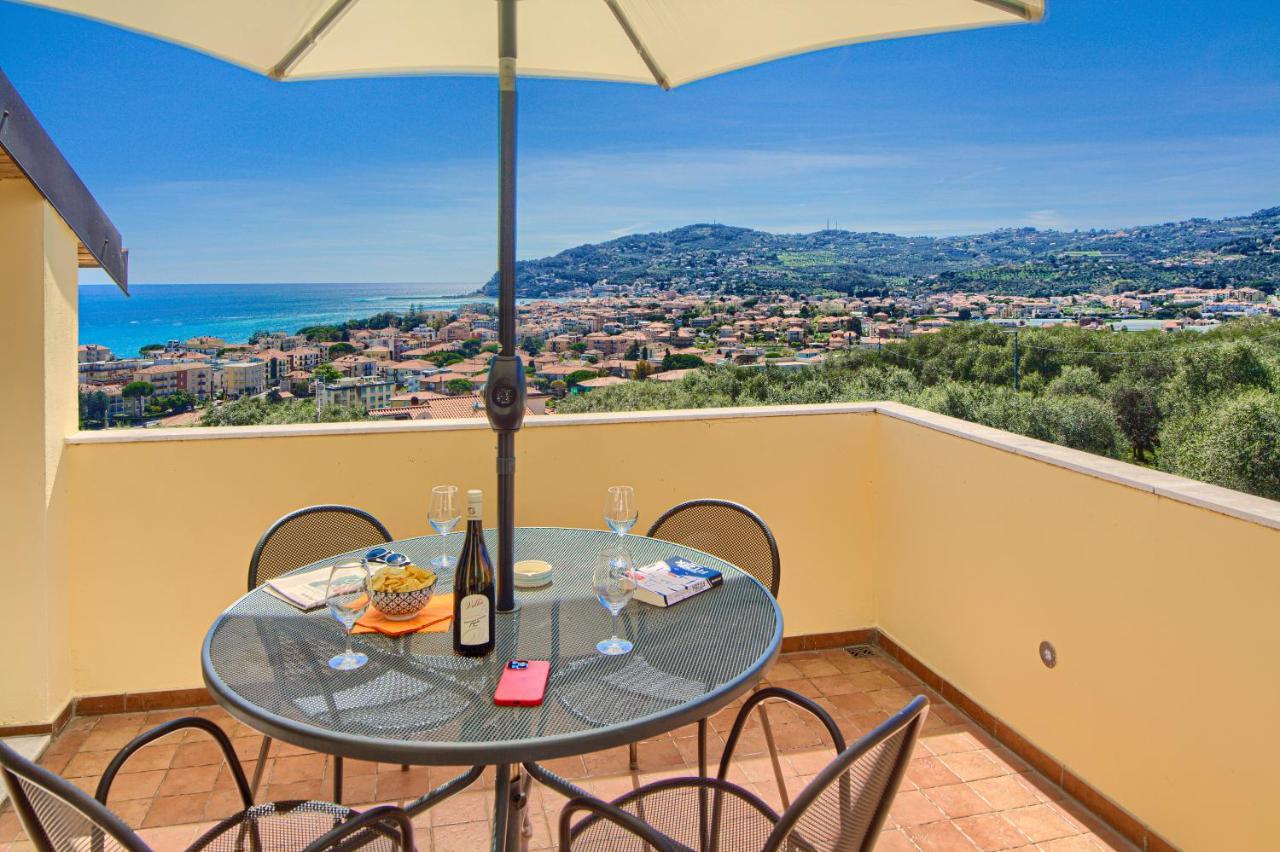 Appartamenti Villa Il Poggiolo Diano Marina Buitenkant foto