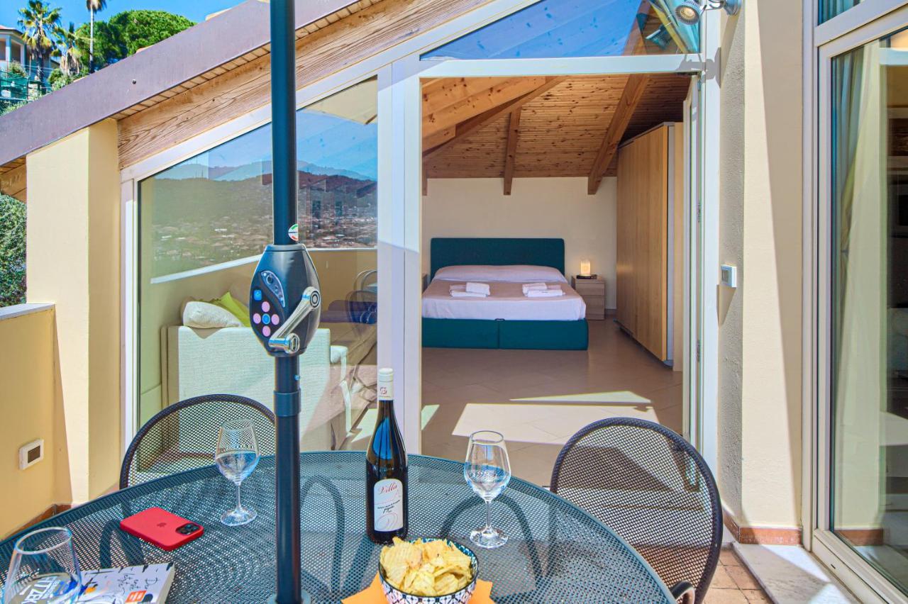 Appartamenti Villa Il Poggiolo Diano Marina Buitenkant foto