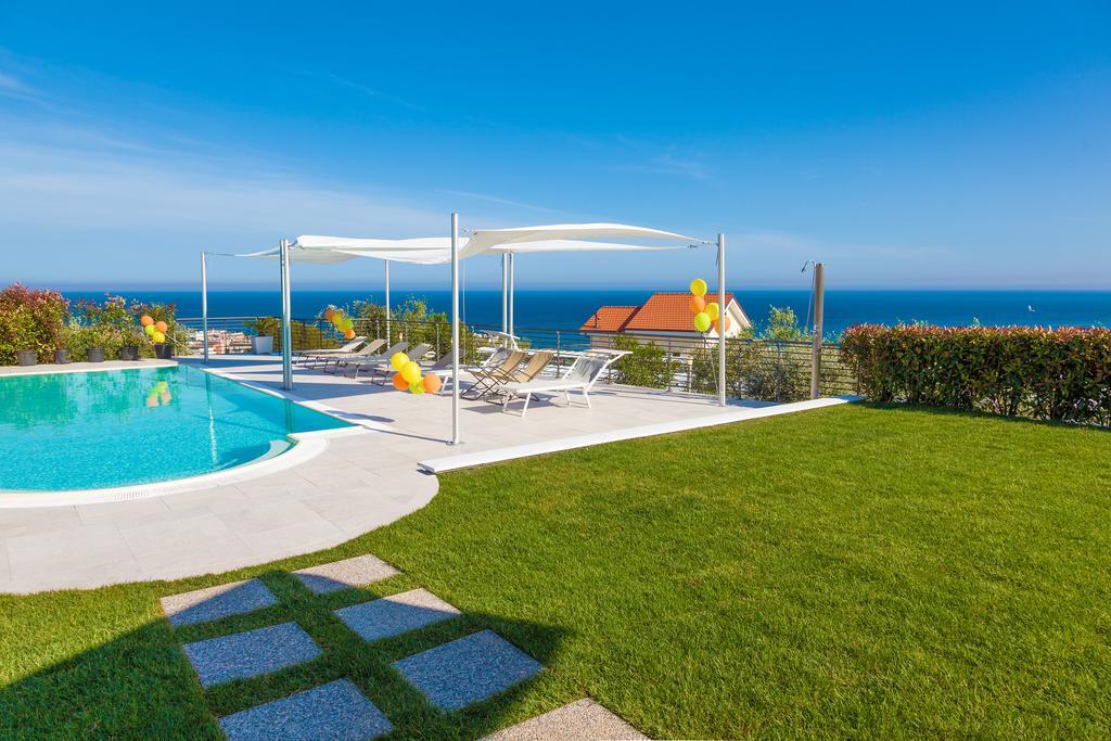 Appartamenti Villa Il Poggiolo Diano Marina Buitenkant foto